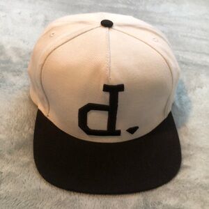 NWOT Classic D logo Cream and Black snap back Cap